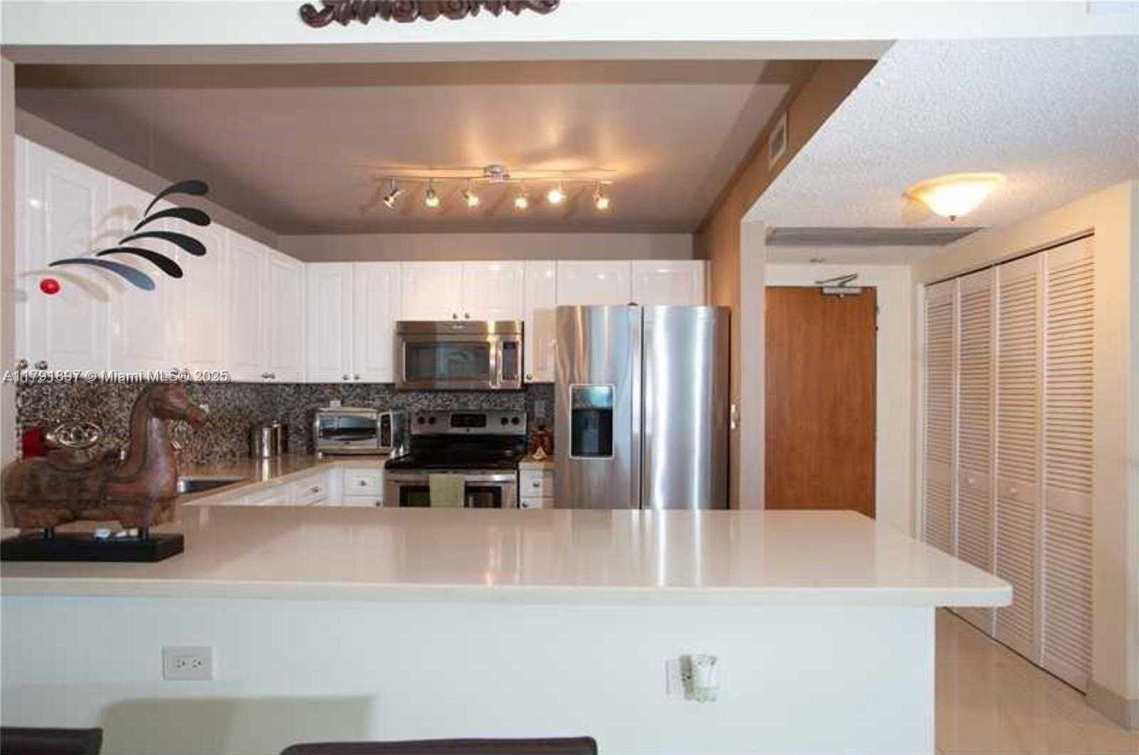 Small Image of 2301 Collins Ave, Miami Beach, FL 33139, USA Number 6