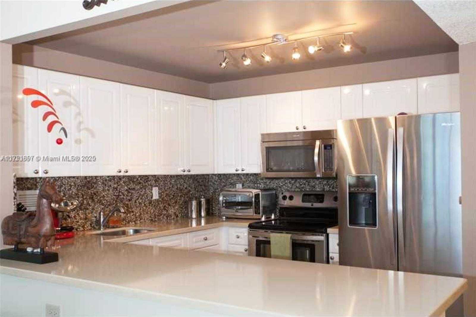 Small Image of 2301 Collins Ave, Miami Beach, FL 33139, USA Number 7