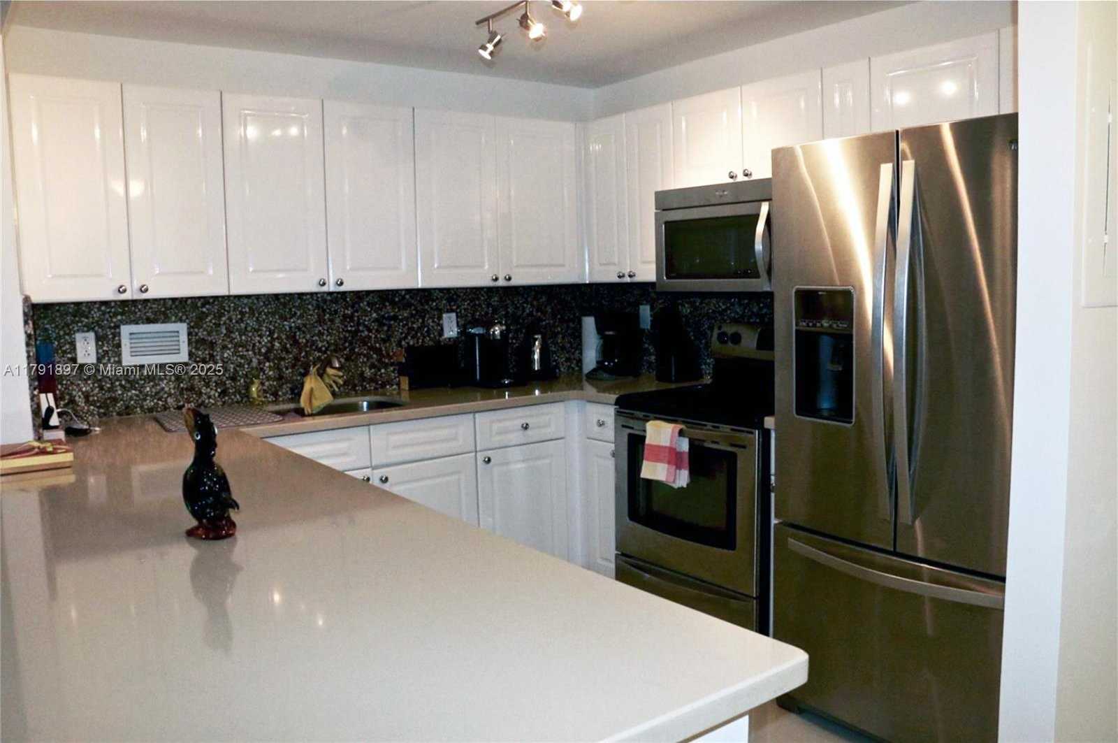 Small Image of 2301 Collins Ave, Miami Beach, FL 33139, USA Number 8