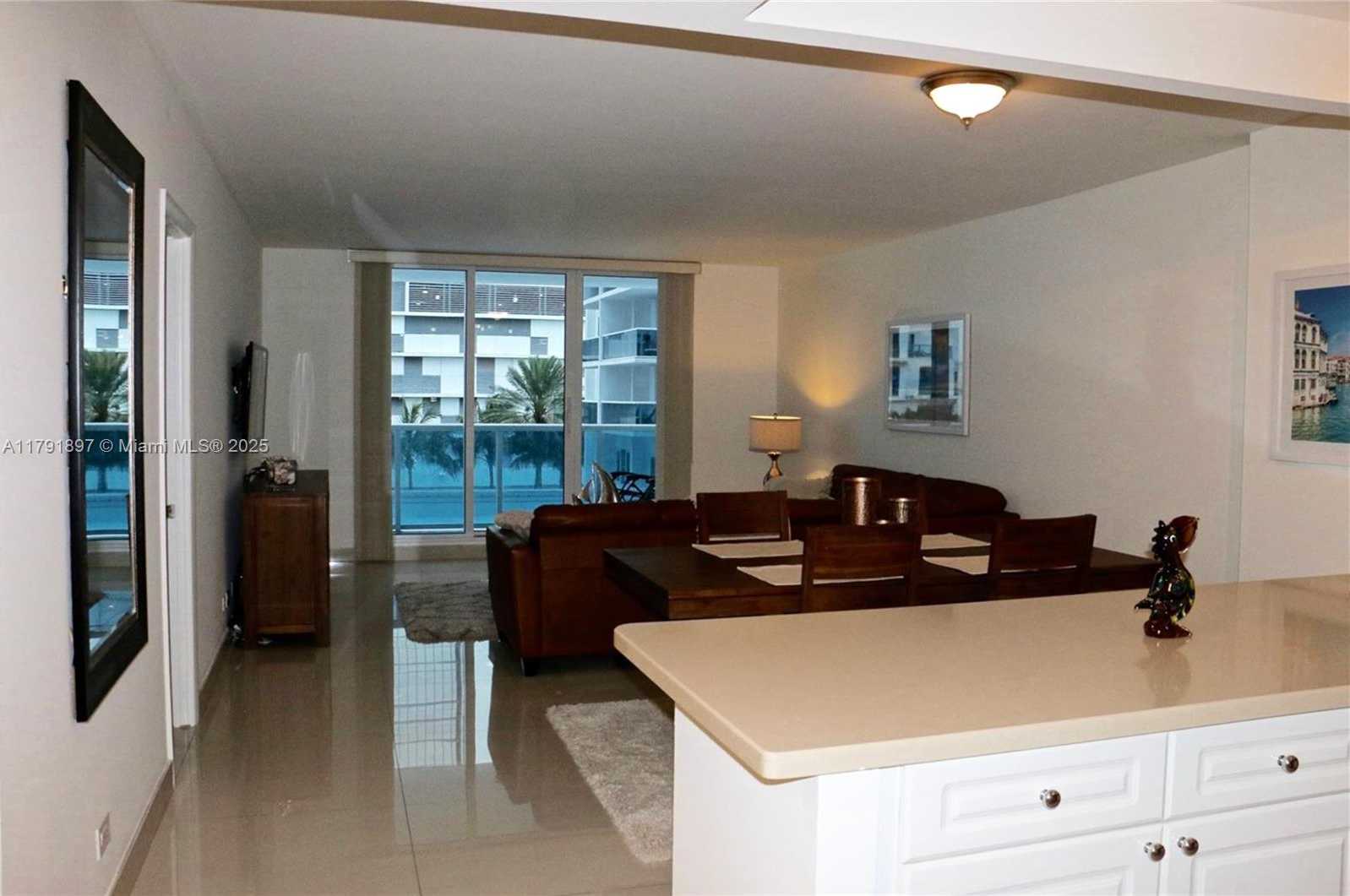 Small Image of 2301 Collins Ave, Miami Beach, FL 33139, USA Number 9