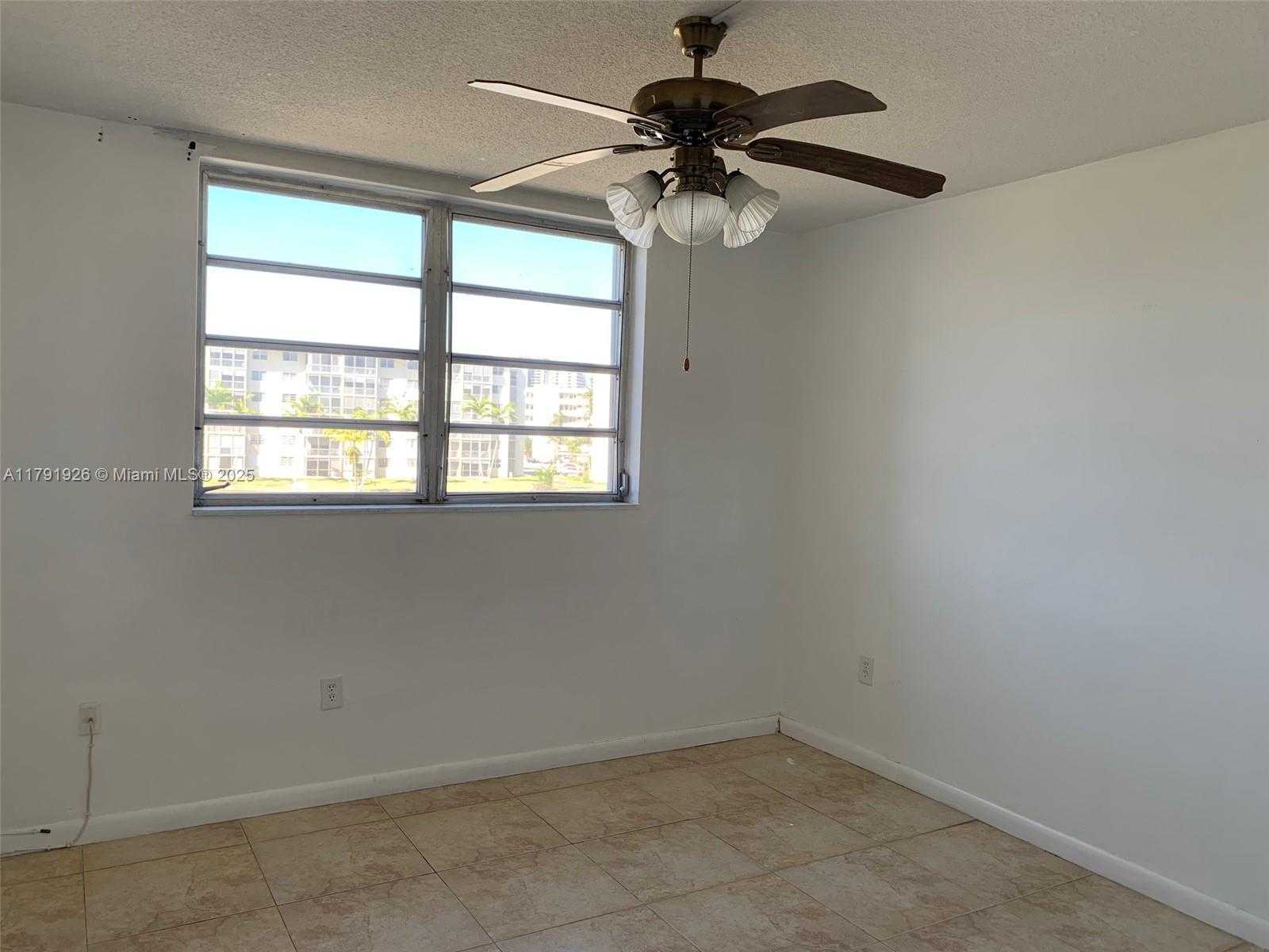 Small Image of 2903 POINT EAST DR #K-308, Aventura Number 14