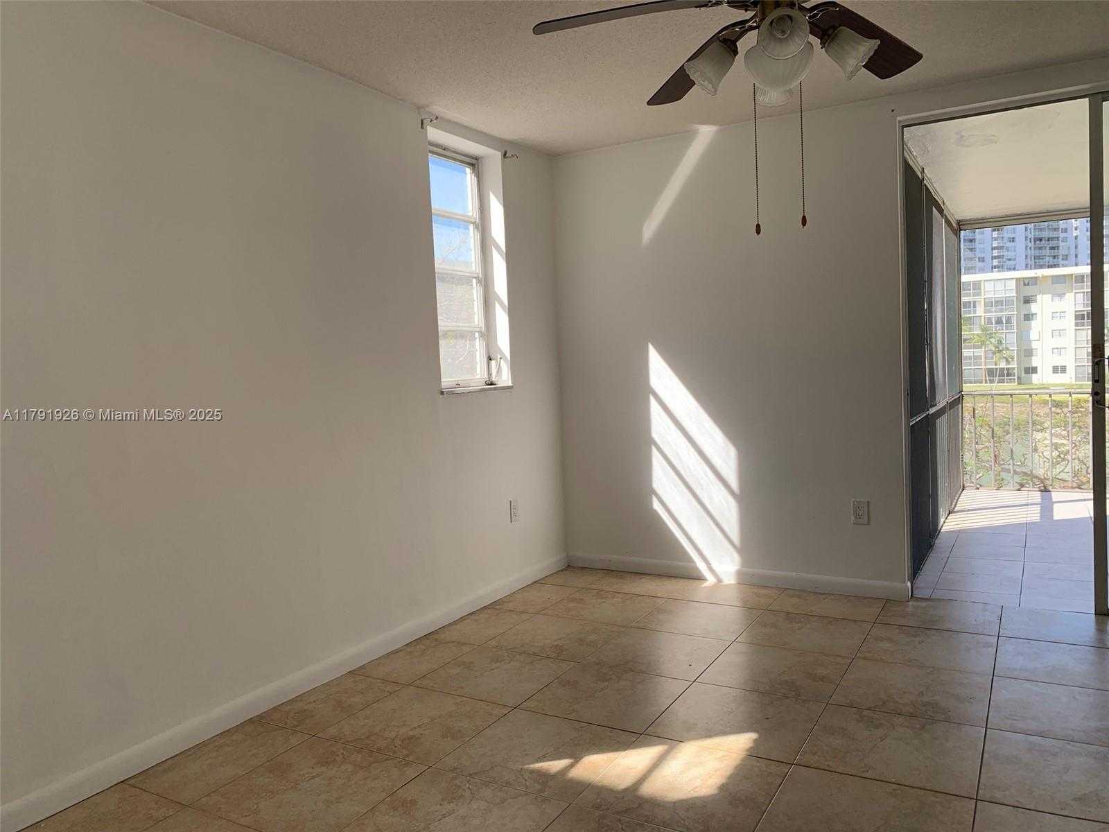Small Image of 2903 POINT EAST DR #K-308, Aventura Number 4