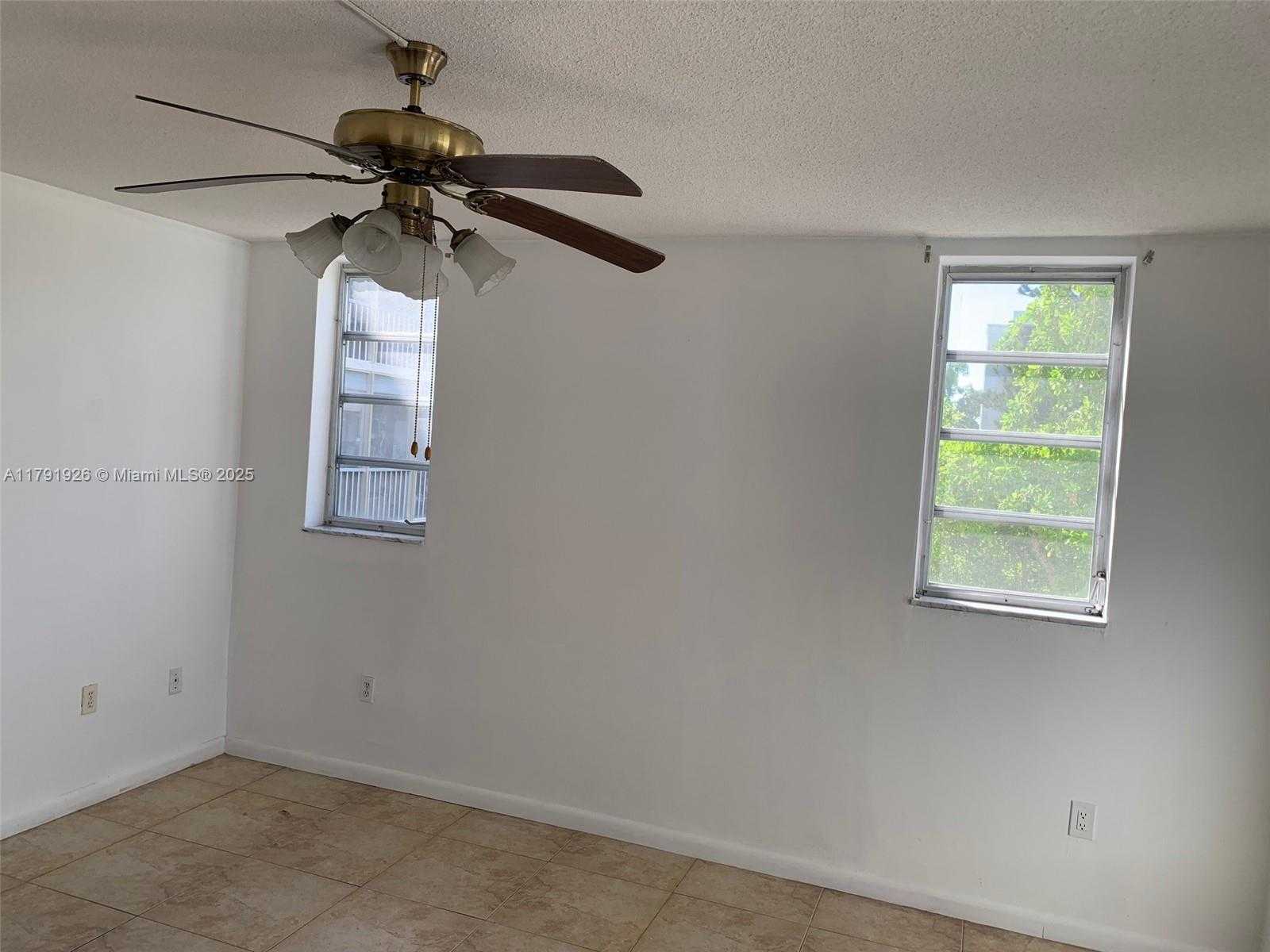 Small Image of 2903 POINT EAST DR #K-308, Aventura Number 9