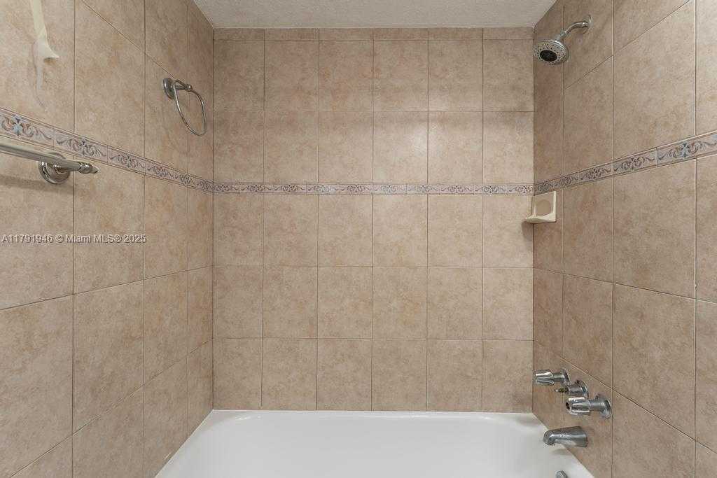 Small Image of 250 LAYNE BLVD #312, Hallandale Beach Number 12