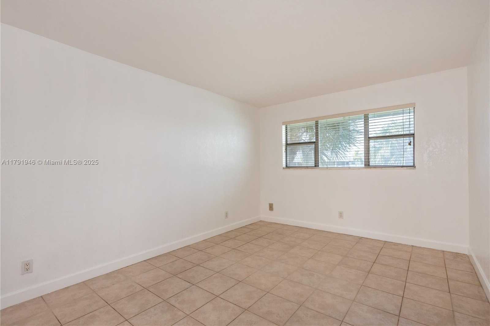 Small Image of 250 LAYNE BLVD #312, Hallandale Beach Number 14