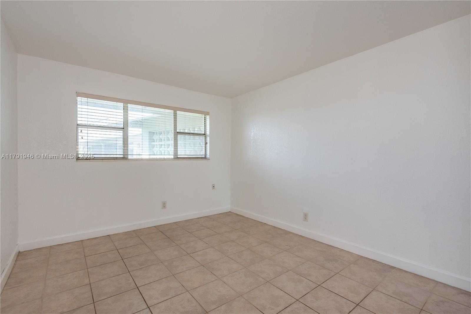 Small Image of 250 LAYNE BLVD #312, Hallandale Beach Number 18