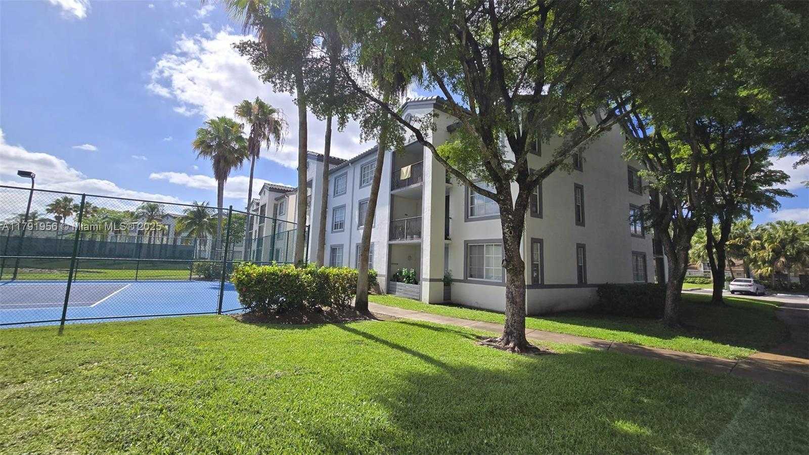 Small Image of 4560 NW 107th Ave, Doral, FL 33178, USA Number 2