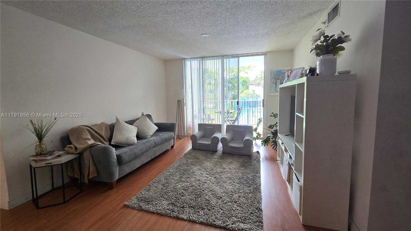 Small Image of 4560 NW 107th Ave, Doral, FL 33178, USA Number 5