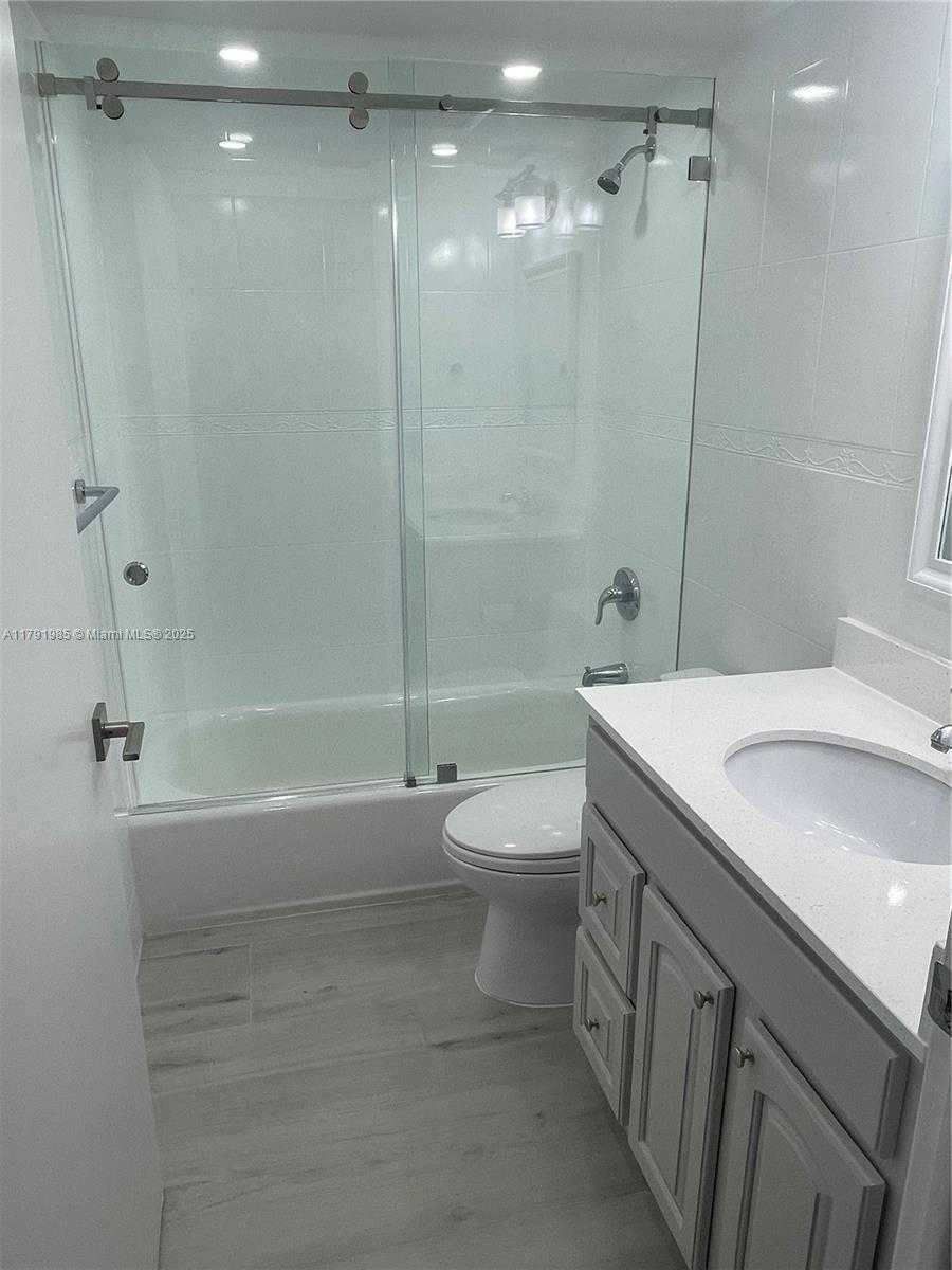 Small Image of 575 CRANDON BLVD #307, Key Biscayne Number 10