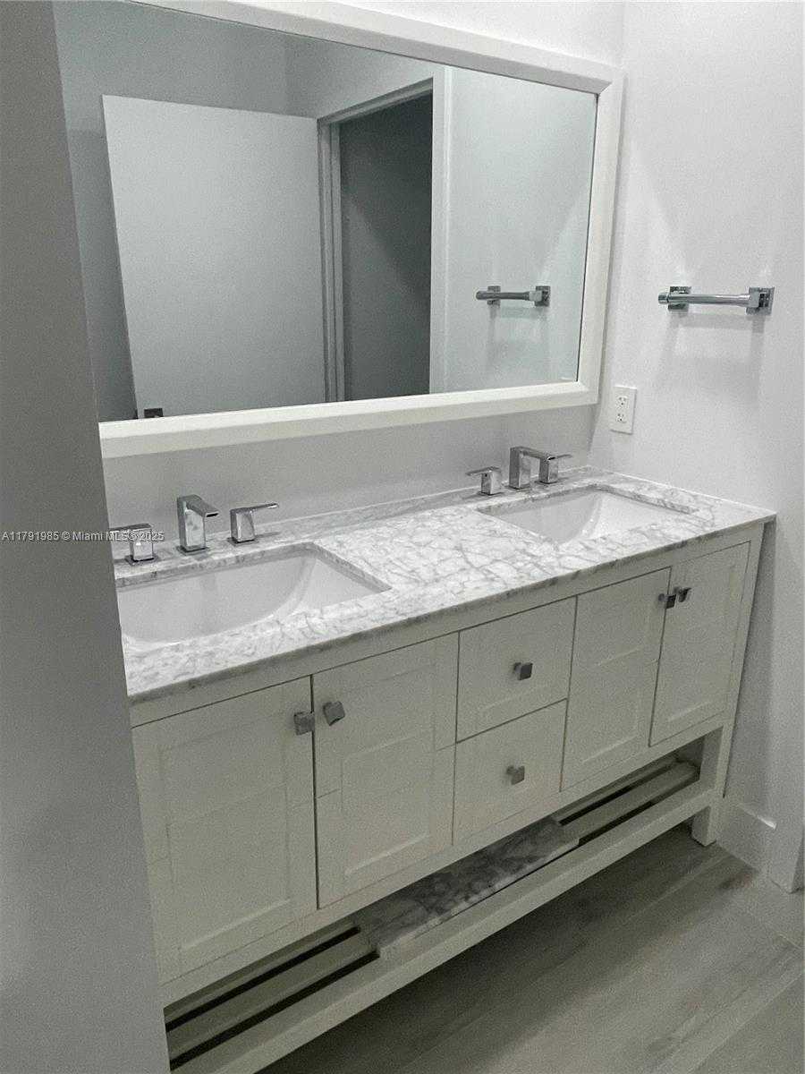 Small Image of 575 CRANDON BLVD #307, Key Biscayne Number 4