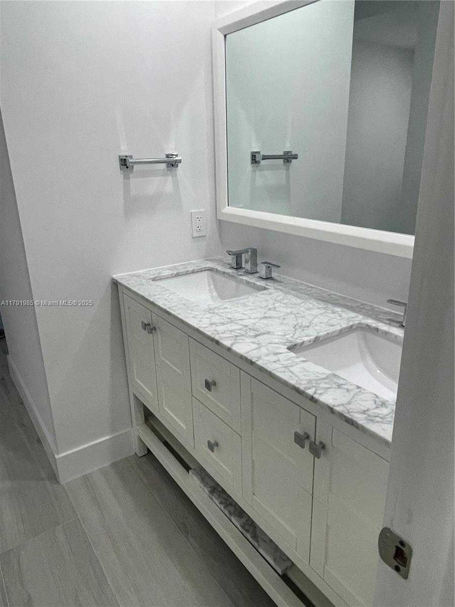 Small Image of 575 CRANDON BLVD #307, Key Biscayne Number 5