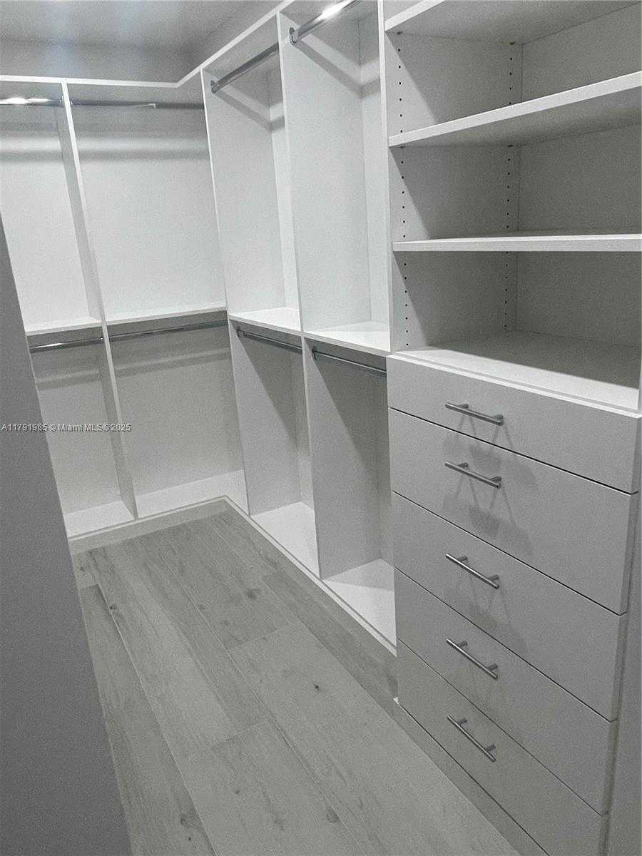 Small Image of 575 CRANDON BLVD #307, Key Biscayne Number 7