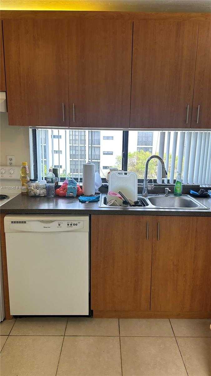 Small Image of 16909 NORTH BAY RD #608, Sunny Isles Beach Number 10