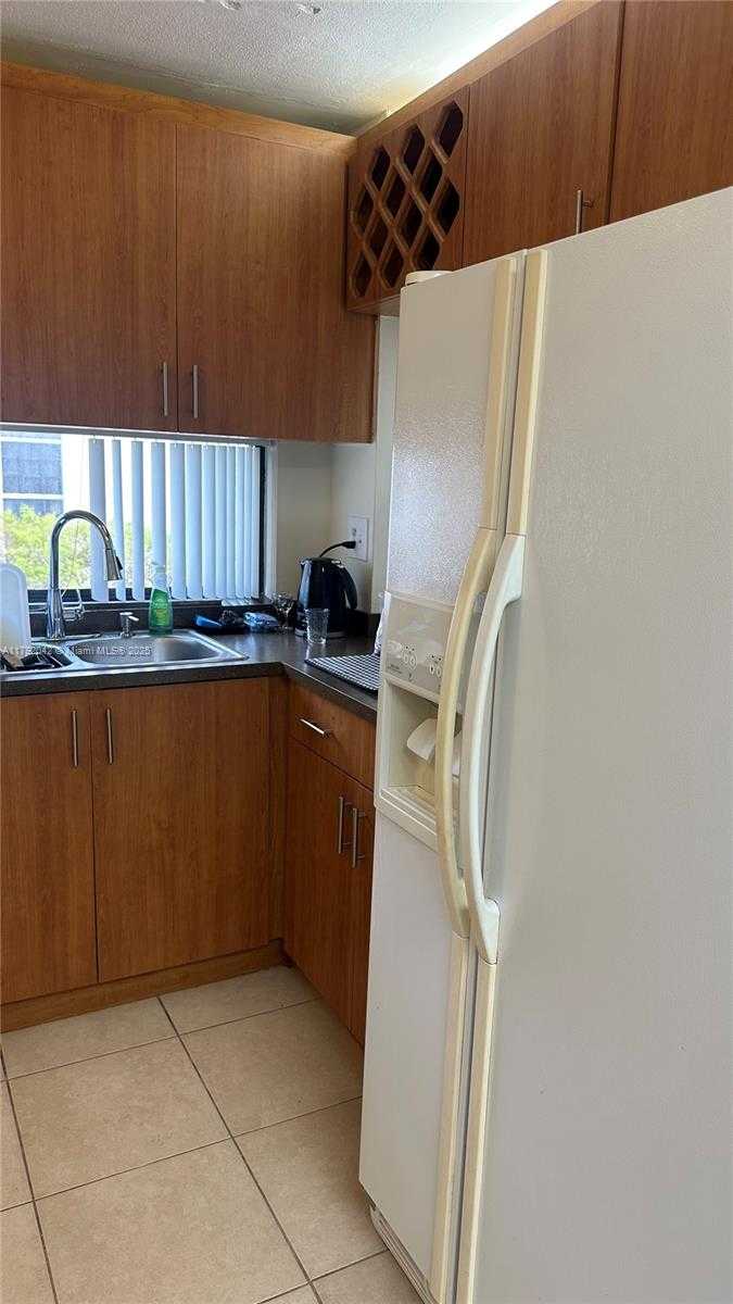 Small Image of 16909 NORTH BAY RD #608, Sunny Isles Beach Number 11