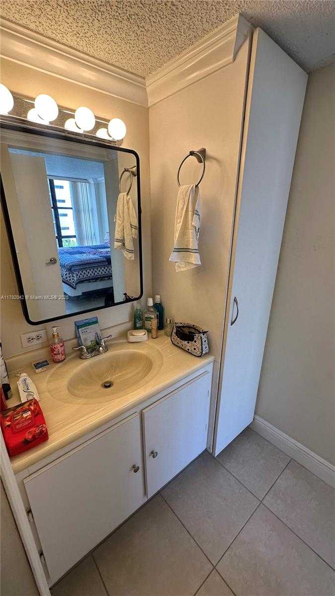 Small Image of 16909 NORTH BAY RD #608, Sunny Isles Beach Number 12