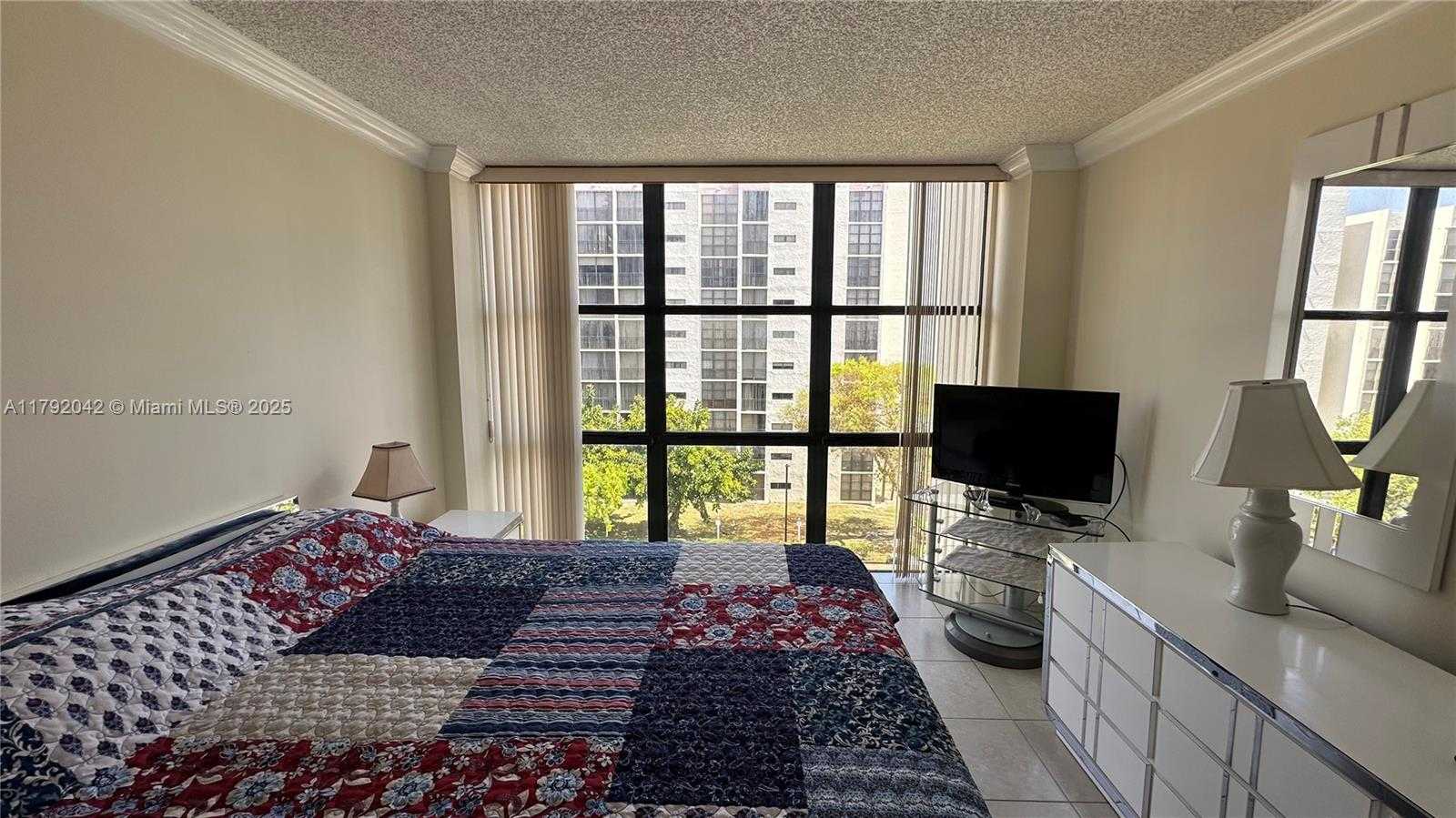 Small Image of 16909 NORTH BAY RD #608, Sunny Isles Beach Number 13