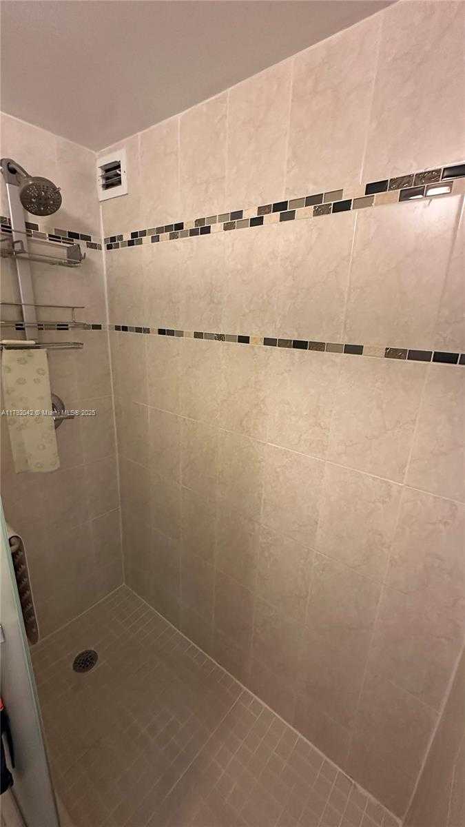 Small Image of 16909 NORTH BAY RD #608, Sunny Isles Beach Number 18