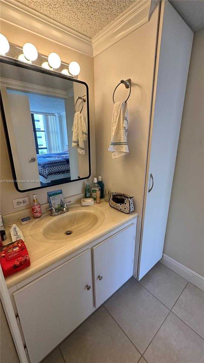 Small Image of 16909 NORTH BAY RD #608, Sunny Isles Beach Number 19