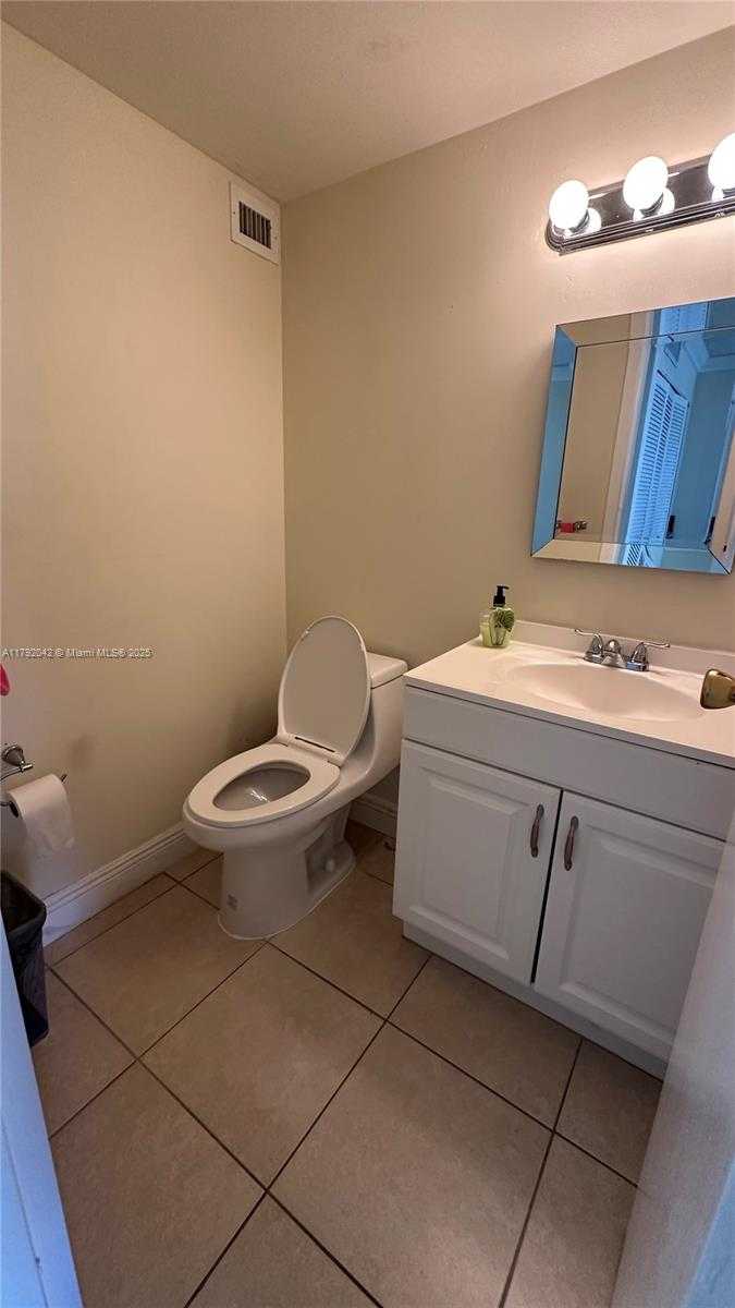 Small Image of 16909 NORTH BAY RD #608, Sunny Isles Beach Number 21