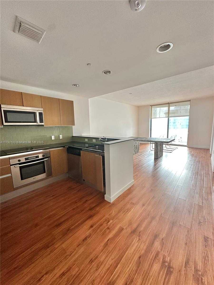 Small Image of 1060 BRICKELL AVE #3913, Miami Number 3