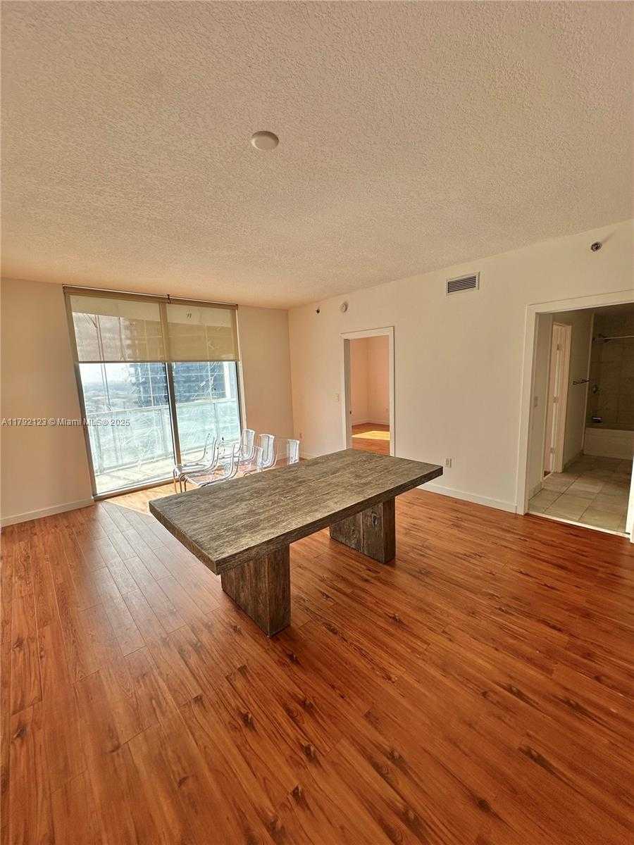 Small Image of 1060 BRICKELL AVE #3913, Miami Number 4