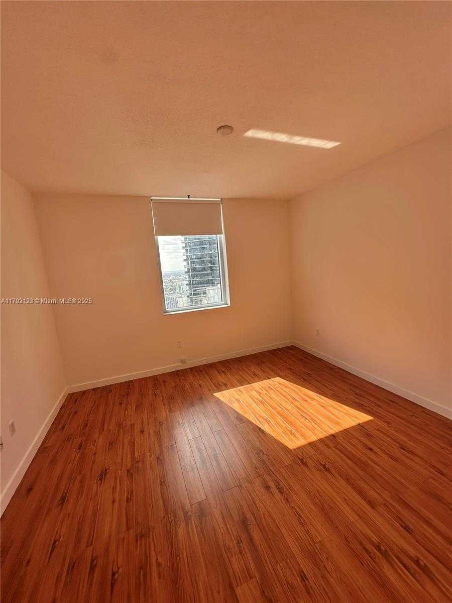 Small Image of 1060 BRICKELL AVE #3913, Miami Number 5