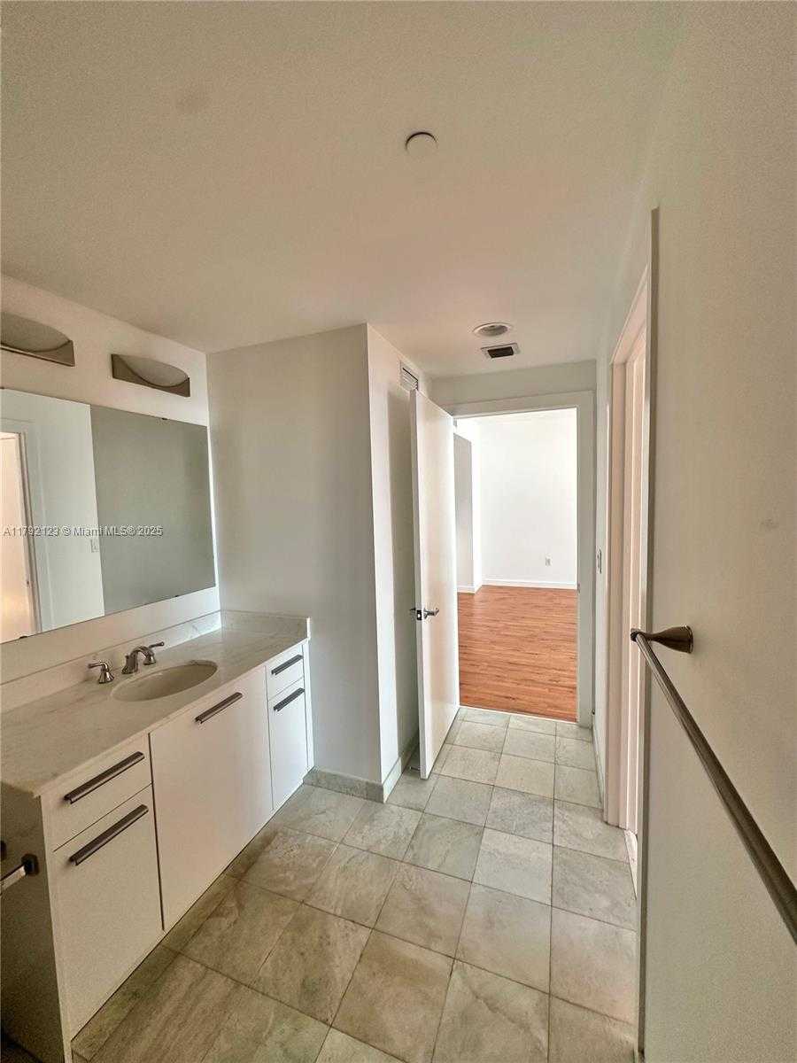 Small Image of 1060 BRICKELL AVE #3913, Miami Number 7