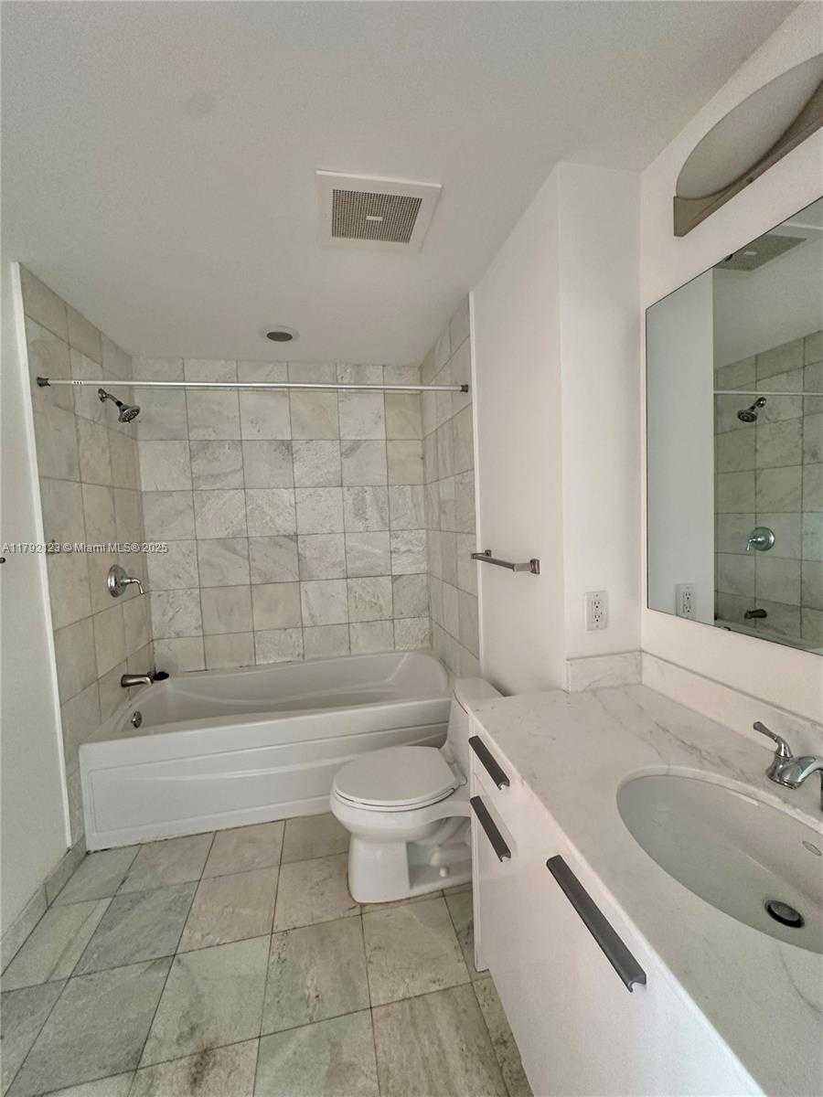 Small Image of 1060 BRICKELL AVE #3913, Miami Number 8