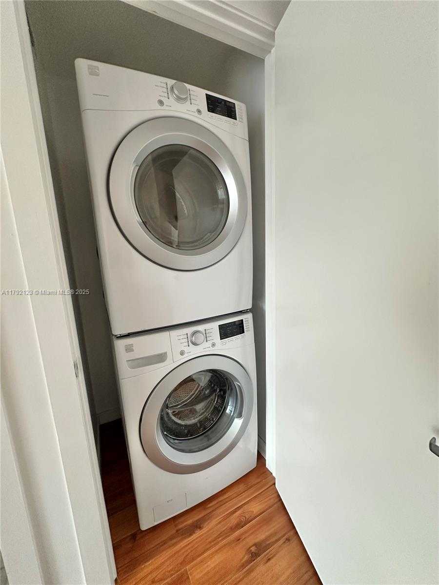 Small Image of 1060 BRICKELL AVE #3913, Miami Number 9