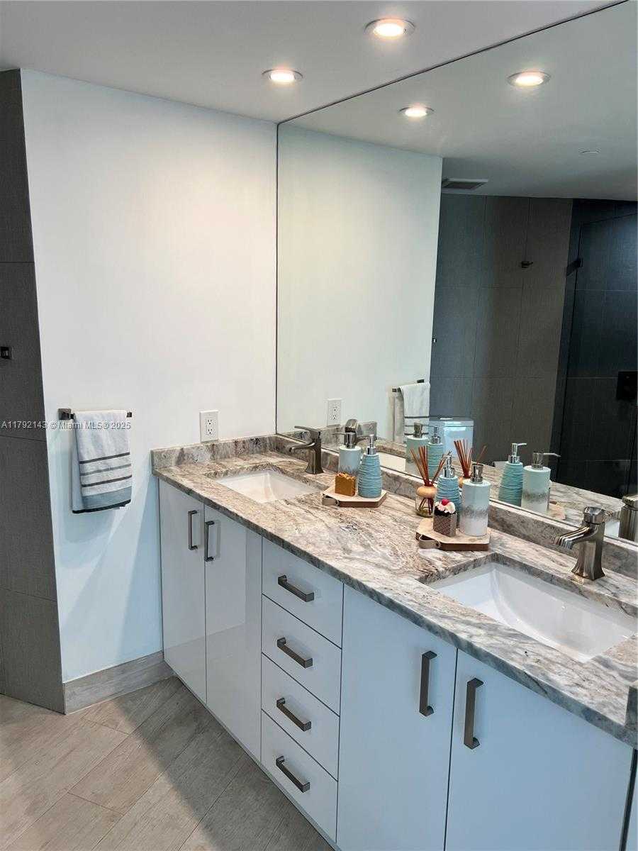 Small Image of 2475 BRICKELL AVE #2207, Miami Number 19