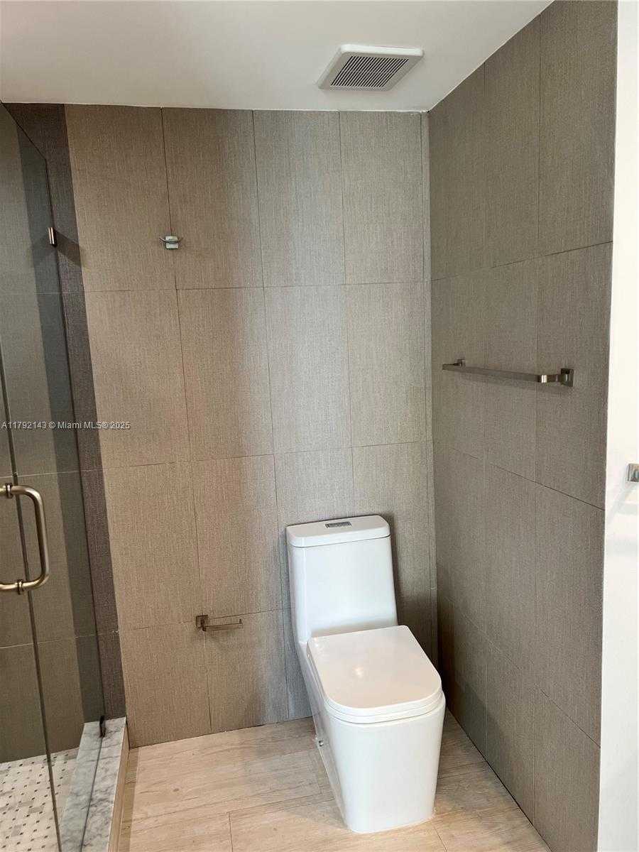 Small Image of 2475 BRICKELL AVE #2207, Miami Number 22