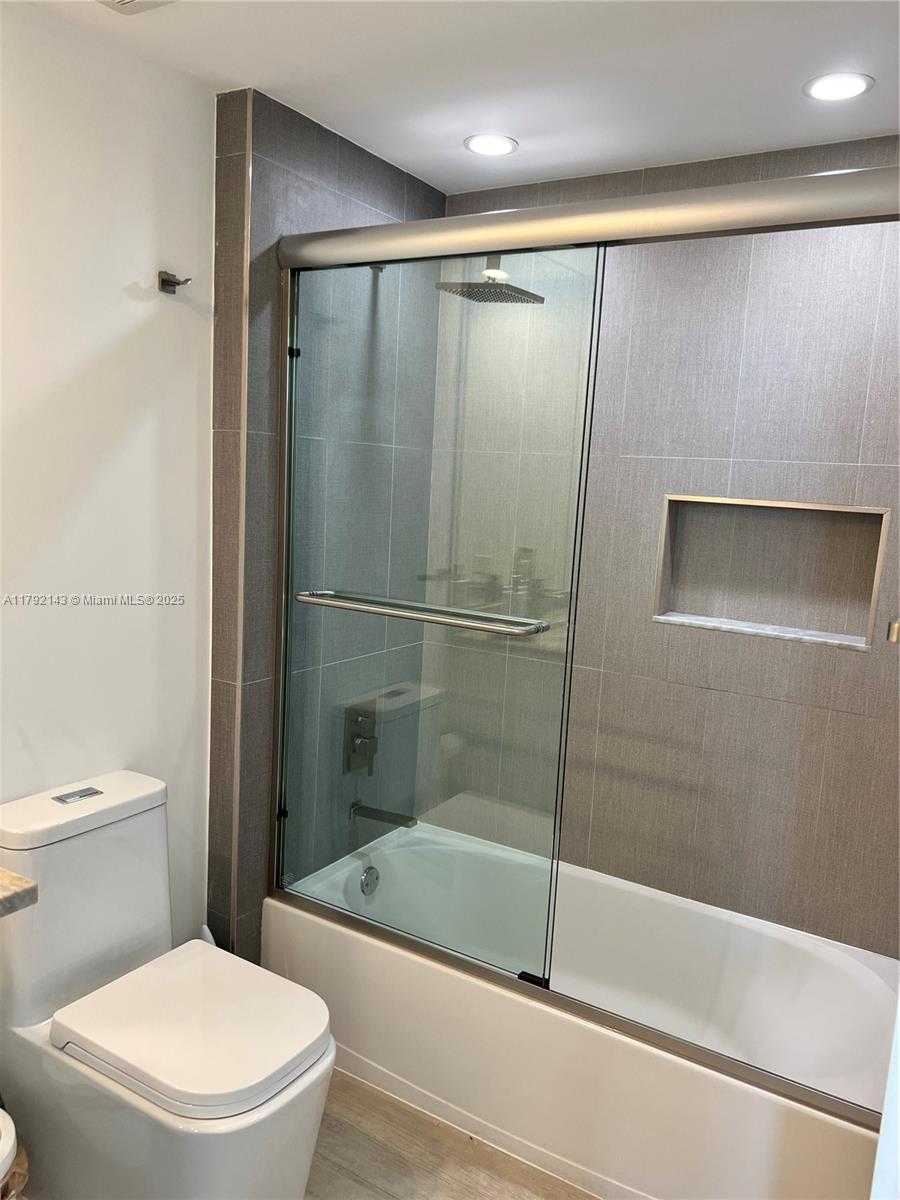 Small Image of 2475 BRICKELL AVE #2207, Miami Number 26