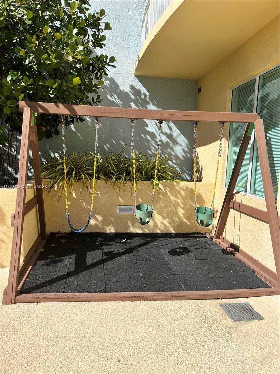 Small Image of 2475 BRICKELL AVE #2207, Miami Number 45