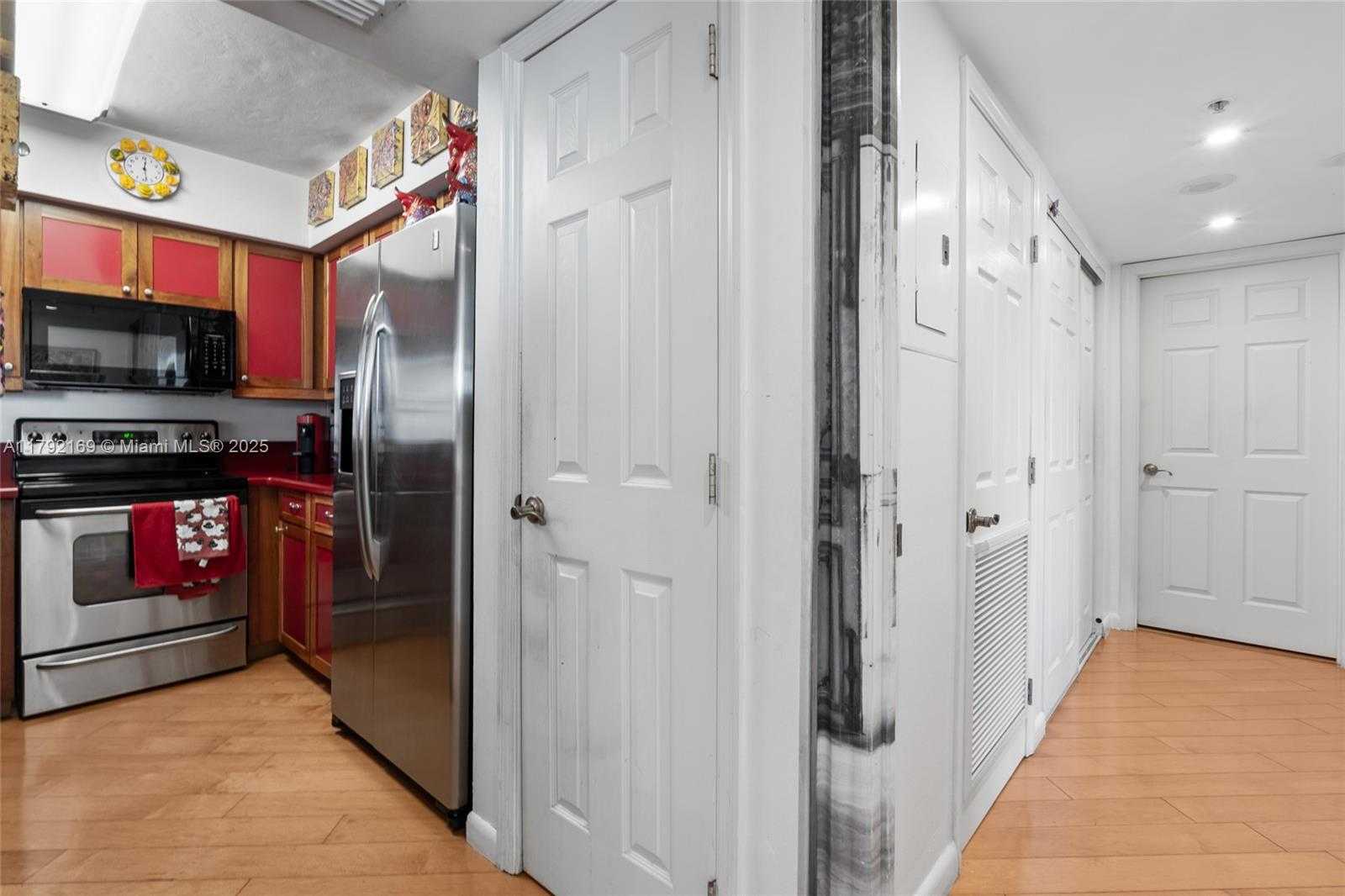 Small Image of 650 WEST AVE #2907, Miami Beach Number 17