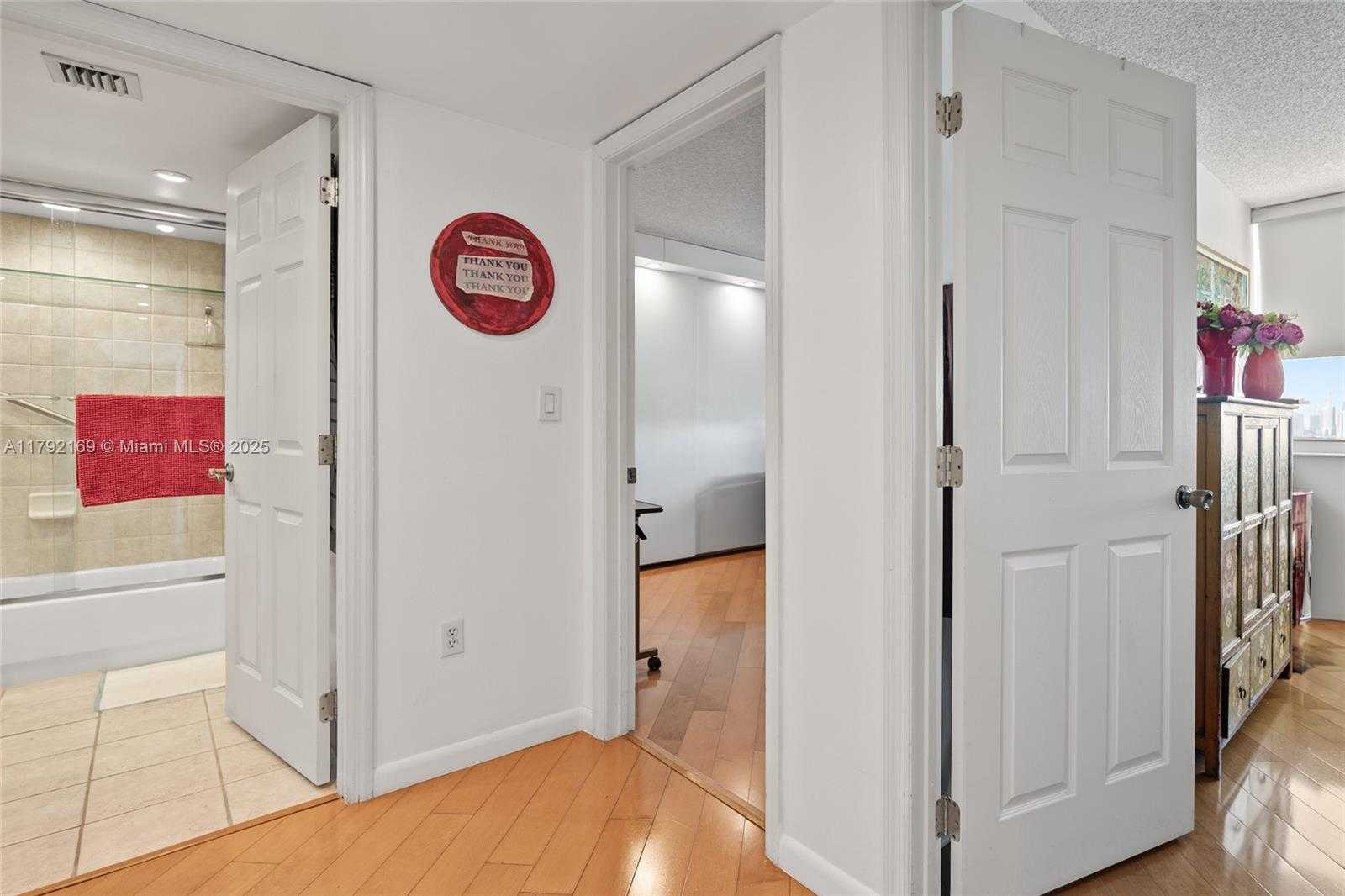 Small Image of 650 WEST AVE #2907, Miami Beach Number 19