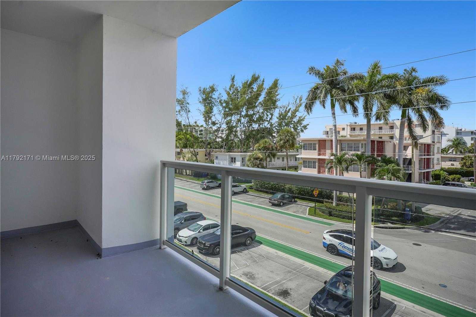 Small Image of 9381 EAST BAY HARBOR DR #401N, Bay Harbor Islands Number 16