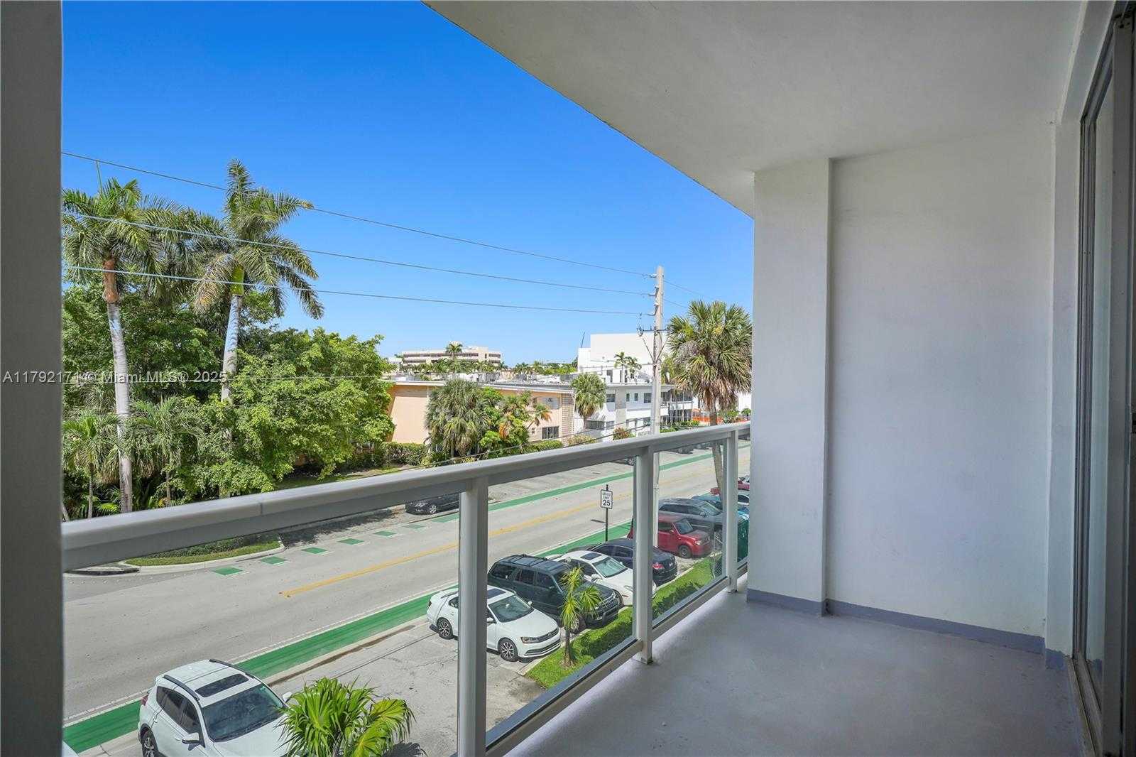 Small Image of 9381 EAST BAY HARBOR DR #401N, Bay Harbor Islands Number 17