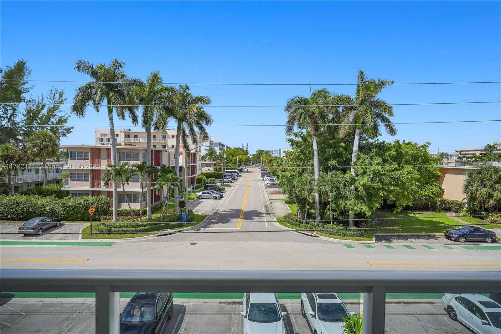 Small Image of 9381 EAST BAY HARBOR DR #401N, Bay Harbor Islands Number 18