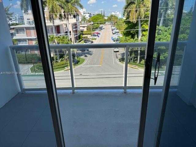 Small Image of 9381 EAST BAY HARBOR DR #401N, Bay Harbor Islands Number 20