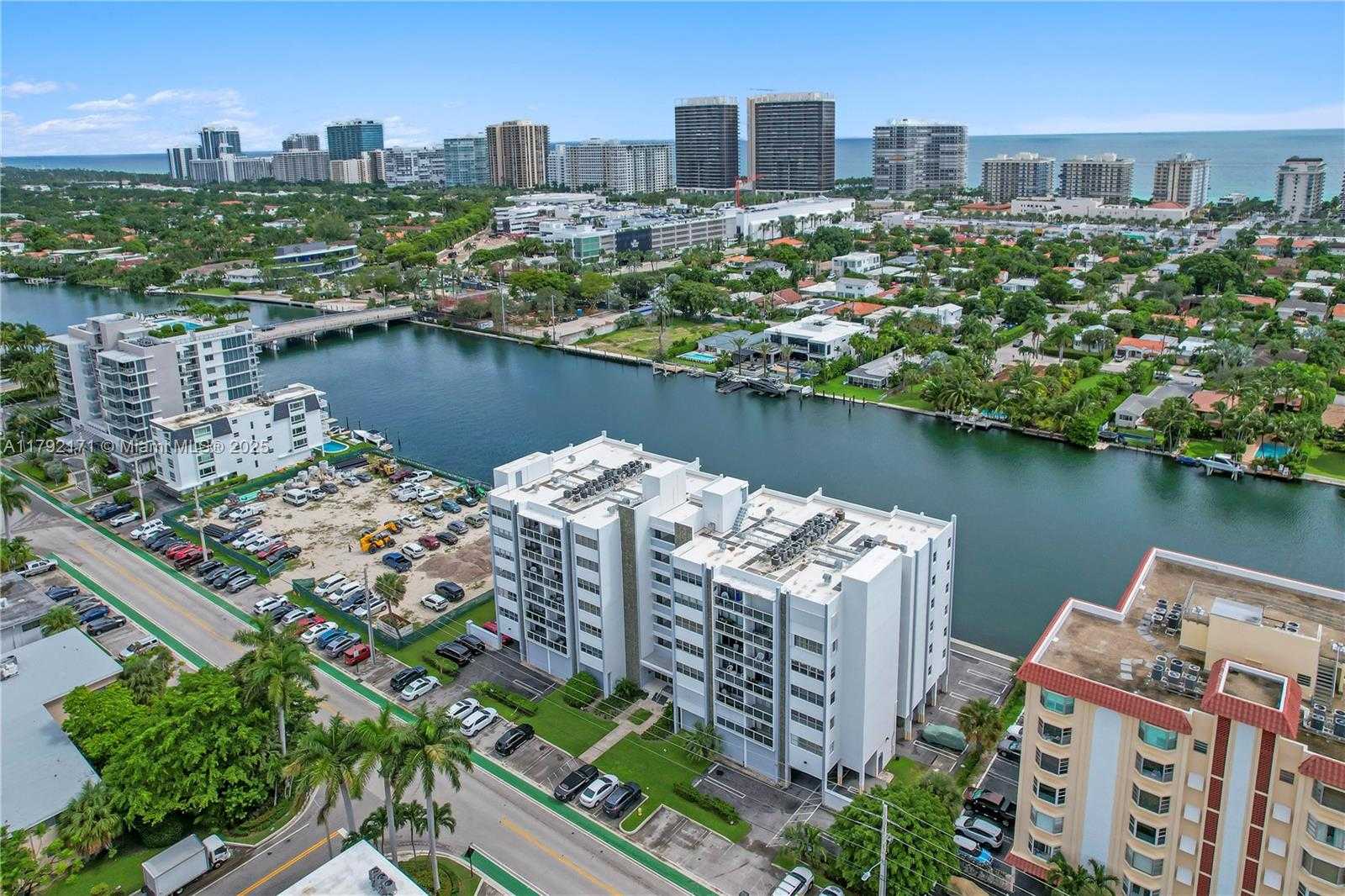 Small Image of 9381 EAST BAY HARBOR DR #401N, Bay Harbor Islands Number 4