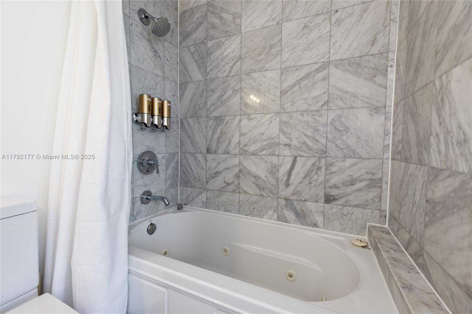 Small Image of 6580 INDIAN CREEK DR #608, Miami Beach Number 12