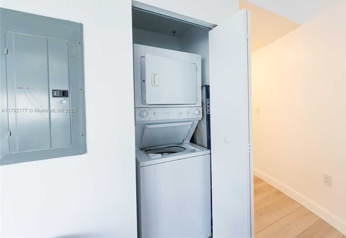 Small Image of 6580 INDIAN CREEK DR #608, Miami Beach Number 14