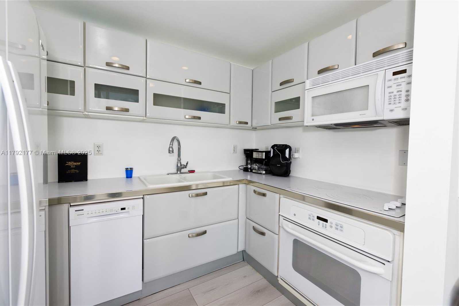 Small Image of 6580 INDIAN CREEK DR #608, Miami Beach Number 4
