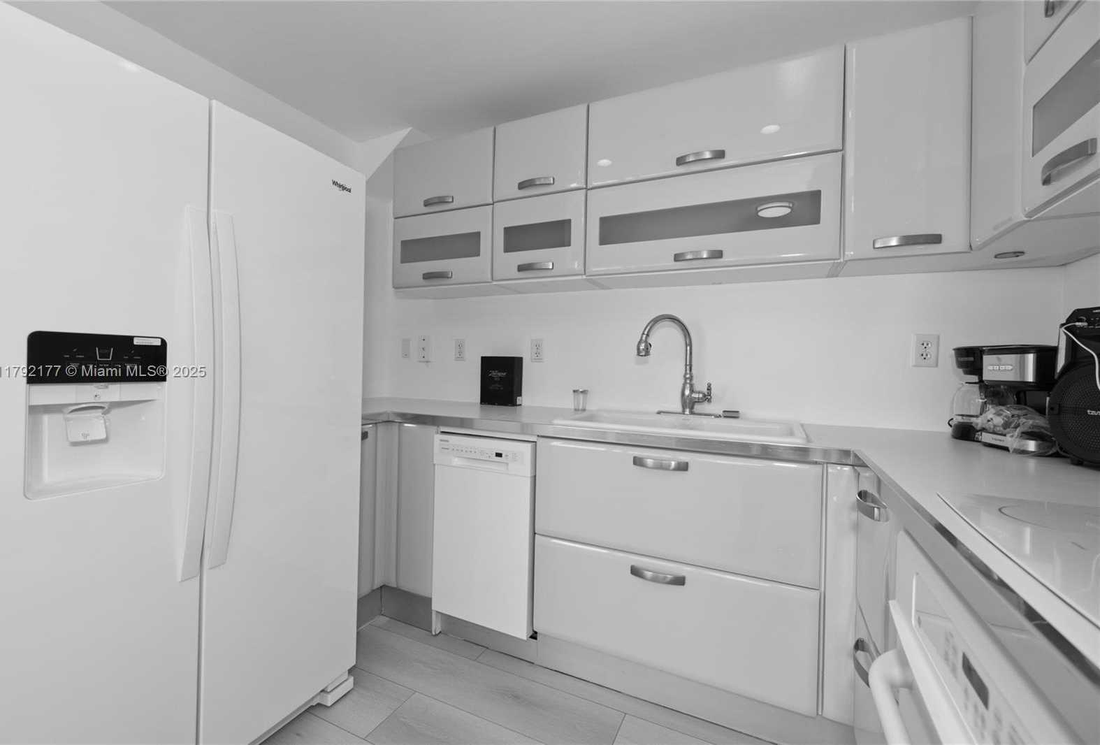 Small Image of 6580 INDIAN CREEK DR #608, Miami Beach Number 5
