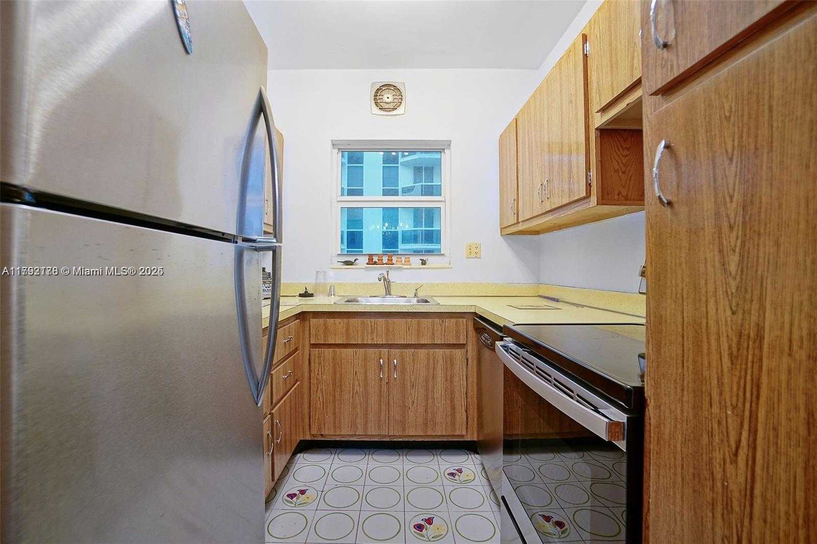Small Image of 4747 COLLINS AVE #1108, Miami Beach Number 6