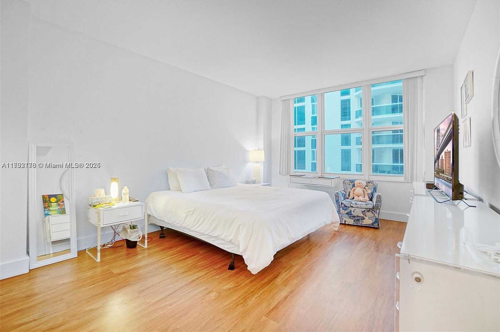 Small Image of 4747 COLLINS AVE #1108, Miami Beach Number 8
