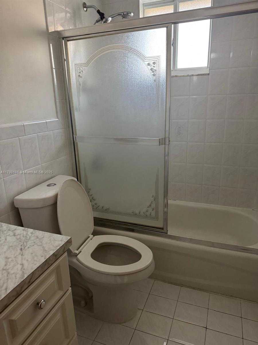 Small Image of 10003 WEST OKEECHOBEE RD #202, Hialeah Gardens Number 4