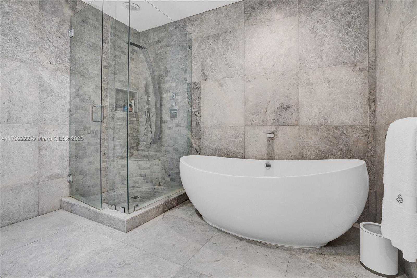 Small Image of 1425 BRICKELL AVE #62E, Miami Number 10
