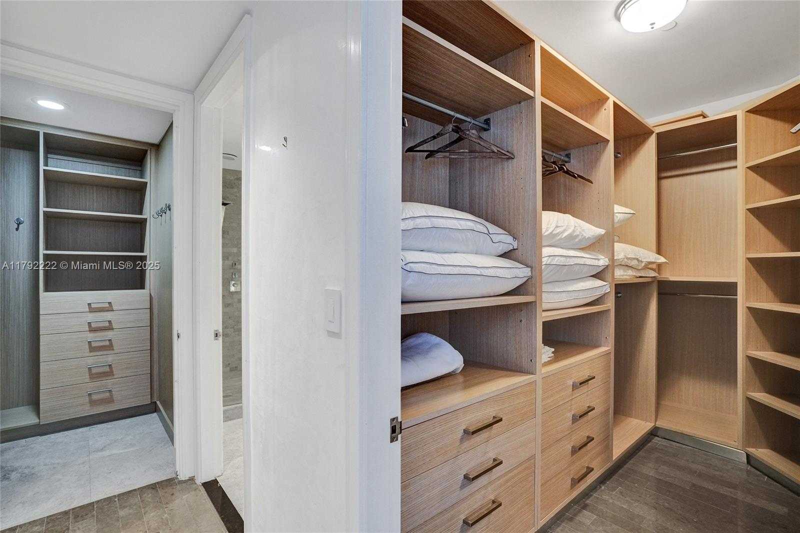 Small Image of 1425 BRICKELL AVE #62E, Miami Number 12