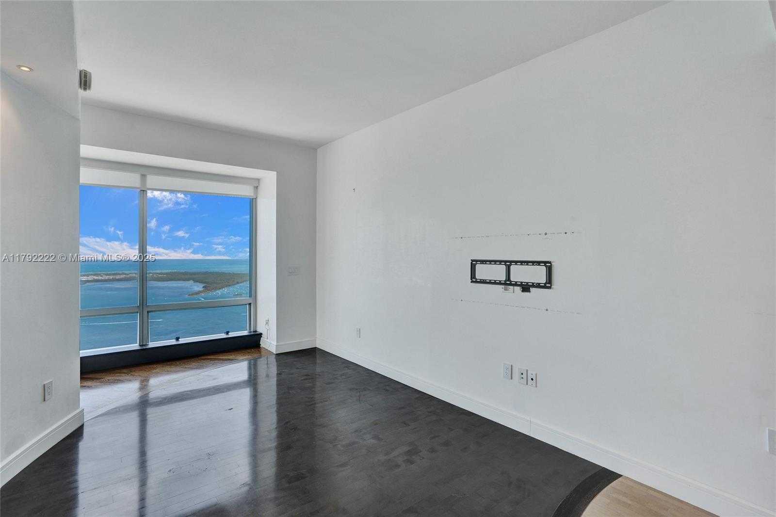 Small Image of 1425 BRICKELL AVE #62E, Miami Number 18